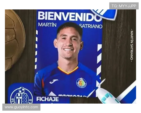 德甲转会流言：多家俱乐部争夺新星前锋，转会市场热度持续上升分析