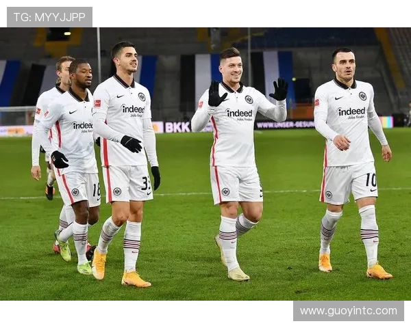 法兰克福中场表现稳健，组织核心力助球队重返巅峰状态