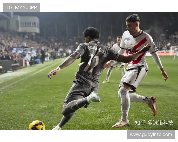 皇马强强对话中暴露短板，防守稳定性面临考验