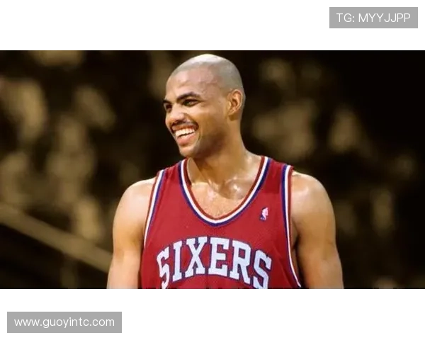 查尔斯·巴克利关键篮板能力领先同代内线，重塑球队攻防节奏